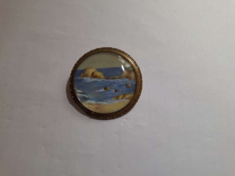Stunning brooch