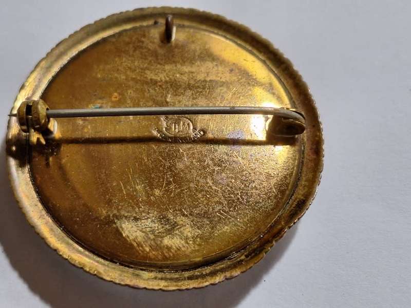 Stunning brooch