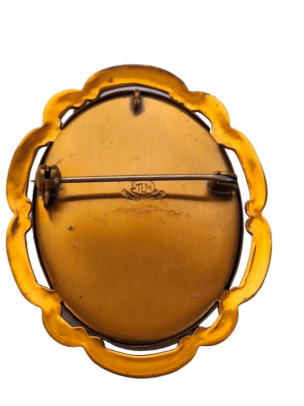 Vintage painted and signed brooch stunning