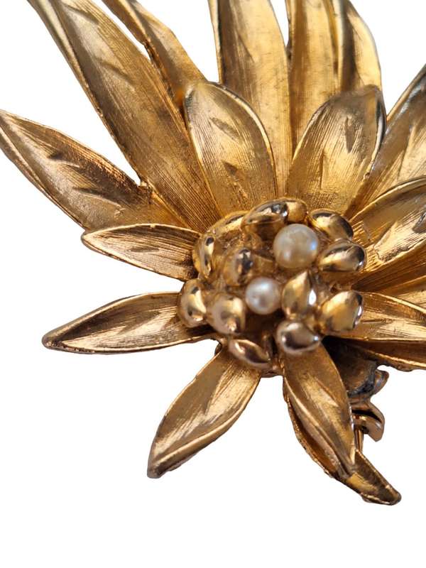 Lovely large 3d flower brooch