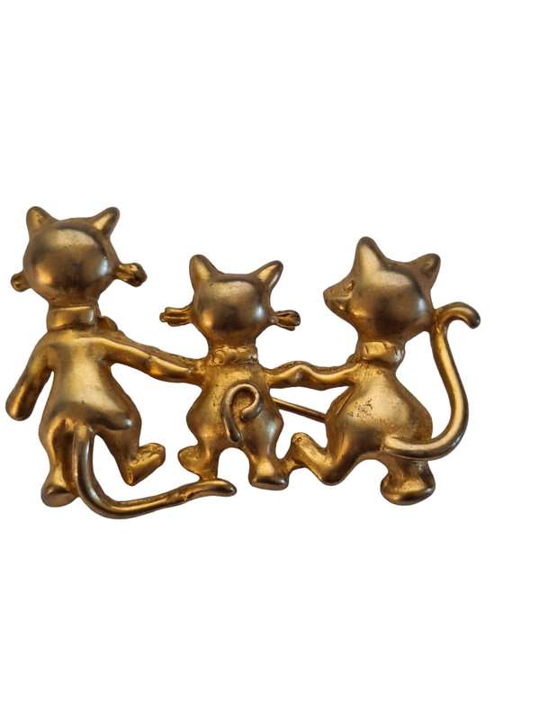 Very cute cat brooch
