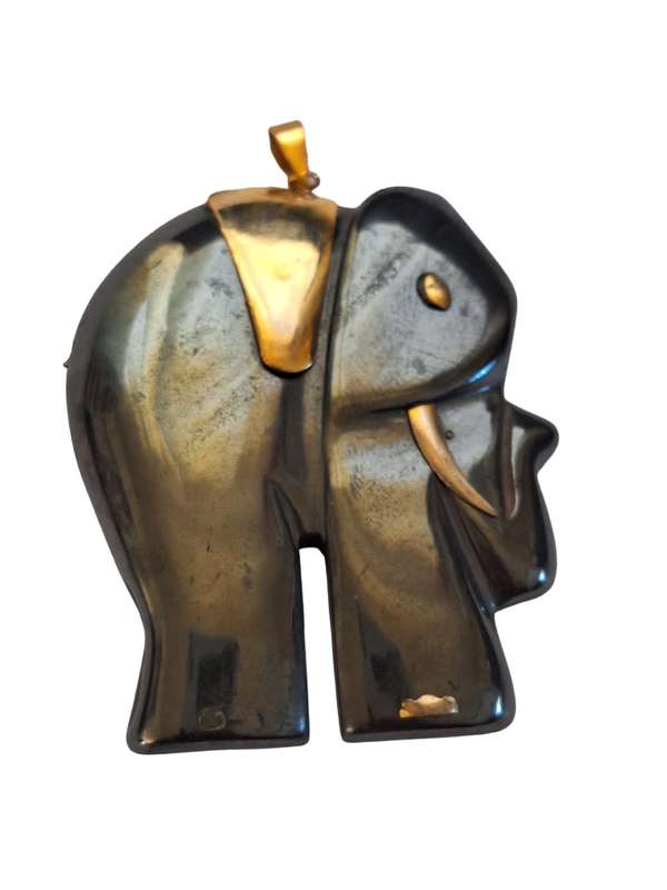 Lovely elephant pendant