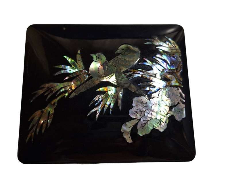Small laquer jewellry box with mother of pearl design