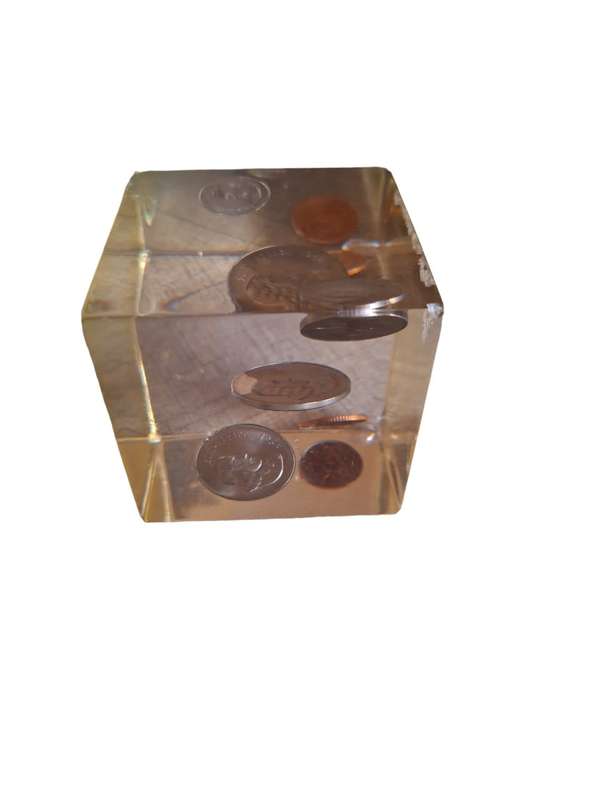 Resin paper weight