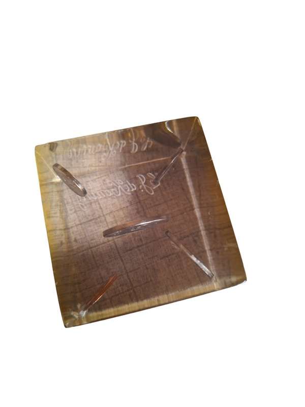 Resin paper weight