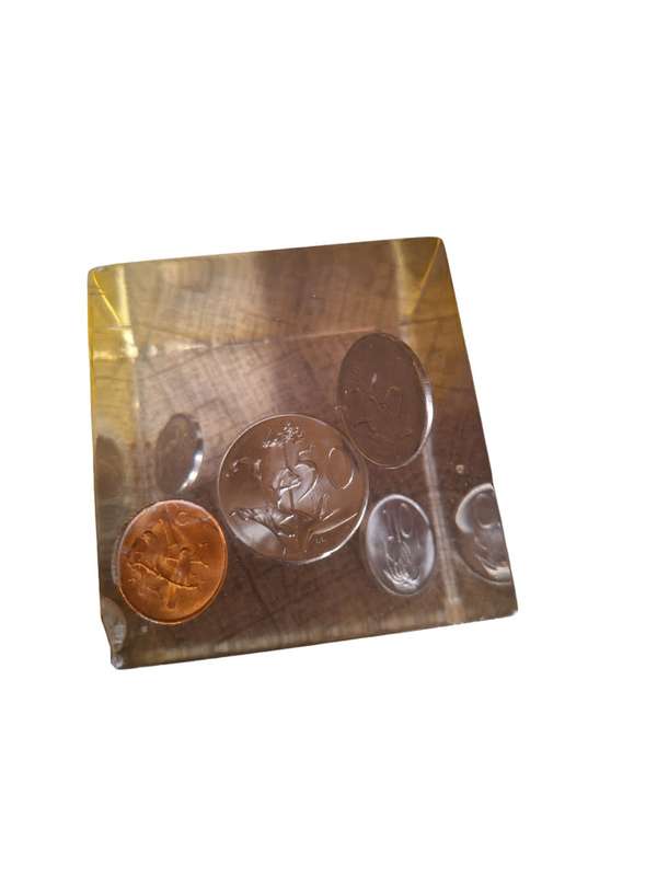 Resin paper weight