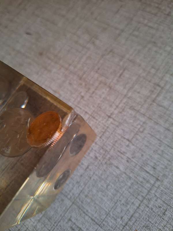 Resin paper weight