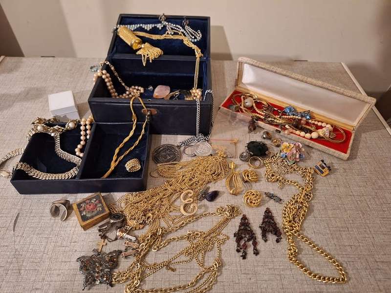 Jewellery box with loads of jewellery