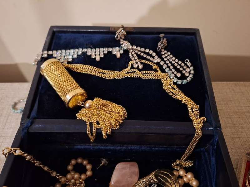 Jewellery box with loads of jewellery