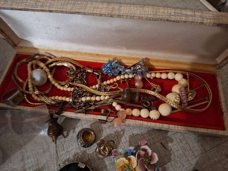 Jewellery box with loads of jewellery