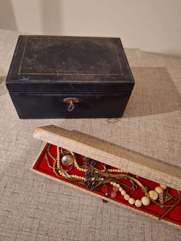 Jewellery box with loads of jewellery