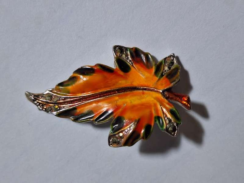 Lovely leaf shaped brooch