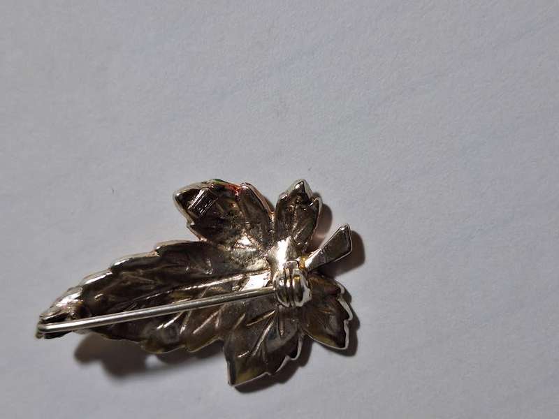 Lovely leaf shaped brooch