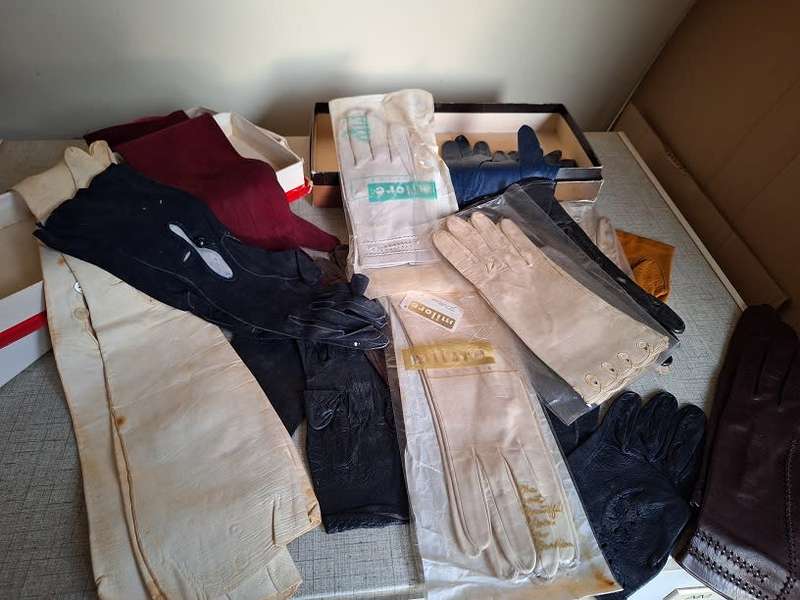 14 Pairs of vintage gloves
