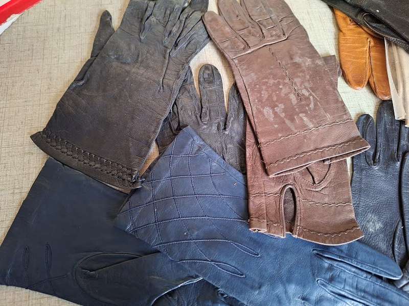 14 Pairs of vintage gloves