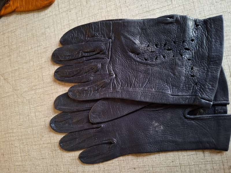 14 Pairs of vintage gloves