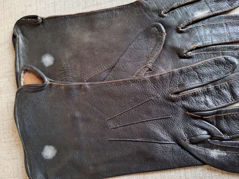 14 Pairs of vintage gloves