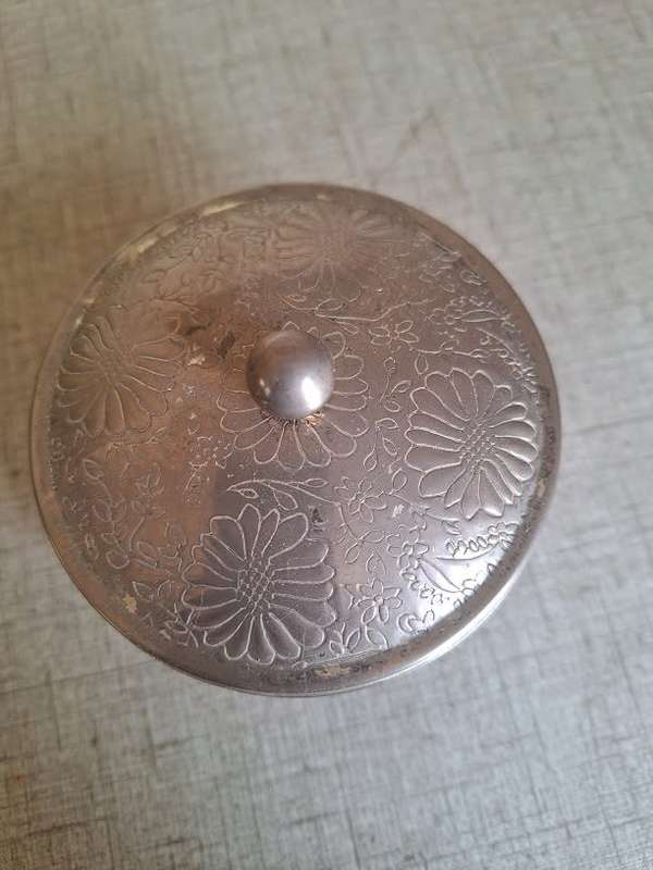 Stunning footed dressing table bowl