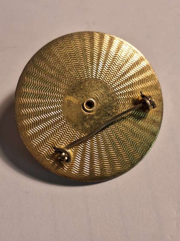 Plain round brooch