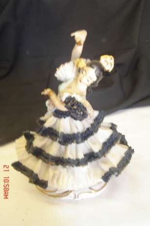 LOVELY DRESDEN FIGURINE TO RESTORE