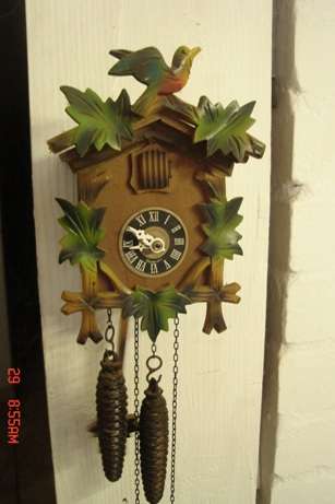 LOVELY COLOURFULL CUCKOO CLOCK WORKING