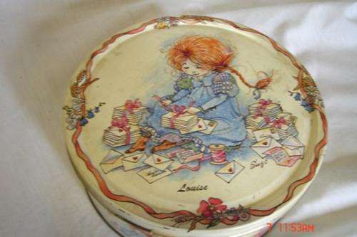 PRETTY BISCUIT TIN