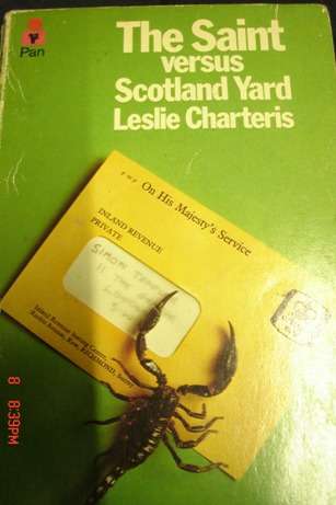 THE SAINT VERSUS SCOTLAND YARD BY LESLIE CHARTERIS
