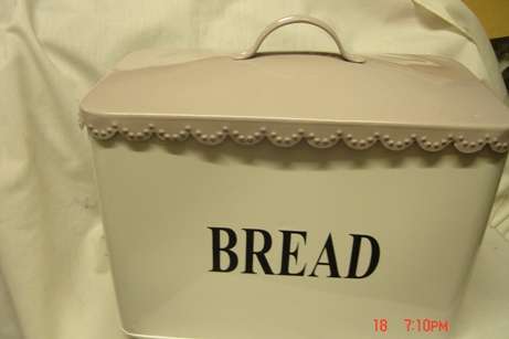 LOVELY METAL BREAD BIN