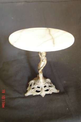 ABSOLUTELY GORGEOUS LITTLE TABLE CENTRE TABLE, BRASS AND MARBLE