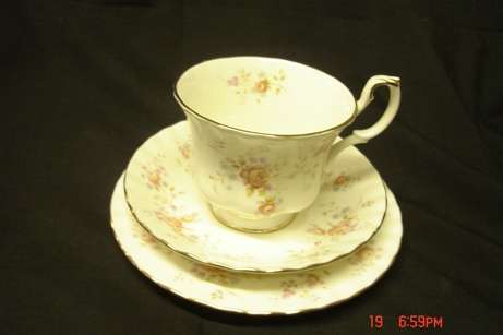 ROYAL ALBERT PEACH ROSE TRIO, BID IS PER TRIO