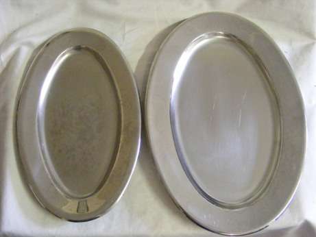 2 STAINLESS STEEL MEAT SERVERS