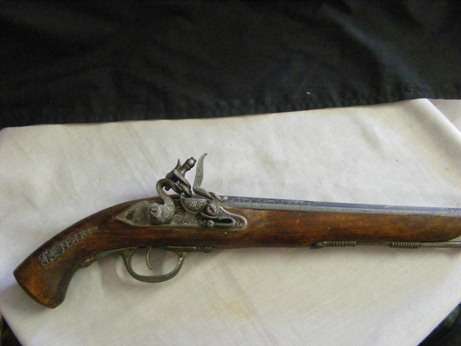 LOVELY ORNAMENTAL VINTAGE DUELLING GUN