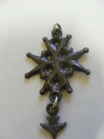 PRETTY PENDANT