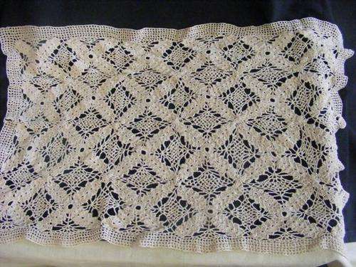 LOVELY VINTAGE CROCHETED TRAY CLOTH