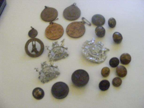 MEDALS, BUTTONS, BADGES