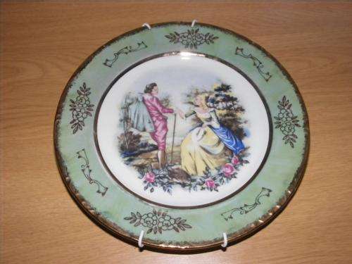 STUNNING WALL PLATE WITH VICTORIAN PICTURE