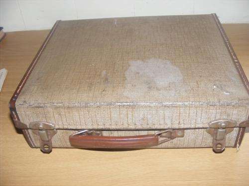 VINTAGE LITTLE SUIT CASE IN NEED OF TLC