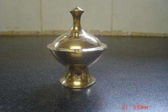 PRETTY BRASS BOWL WITH LID