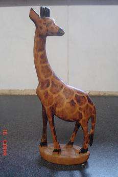 WOODEN GIRAFFE ORNAMENT