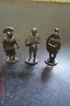 3 LEAD SOLDIERS