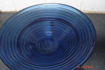 STUNNING BLUE GLASS FRUIT BOWL ON STAND