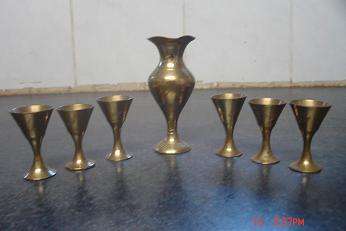 LOVELY 6 SMALL BRASS CUPS AND A SMALL VASE