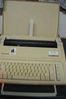 CARRERA OLYMPIA ELECTRIC TYPEWRITER