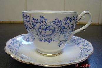 LOVELY ROYAL TUDOR ROYAL STANDARD CUP AND SAUCER FOR DISPLAY