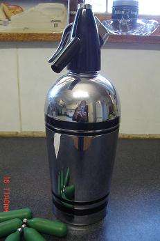 SODA SYPHON WITH SPARE BULBS
