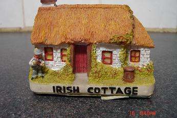 FOR THE HOUSE COLLECTOR A LOVELY MUSICAL IRISH COTTAGE PLAYS WHEN IRISH EYES ARE SMILING