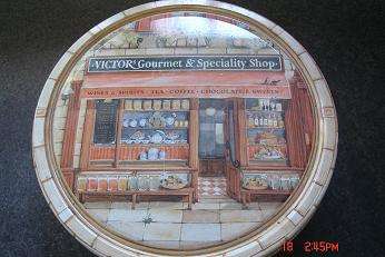 PRETTY BISCUIT TIN
