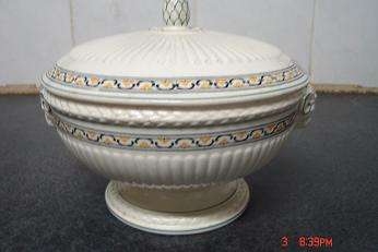 STUNNING WEDGWOOD FOOTED BOWL
