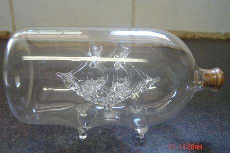 FOR THE COLLECTORS STUNNING MINIATURE GLASS SHIP IN BOTTLE