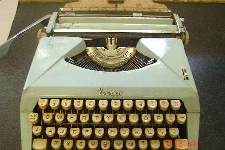EVEREST TYPE WRITER